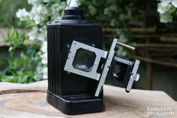 DDR Bakelitni projektor Magican