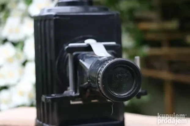 DDR Bakelitni projektor Magican