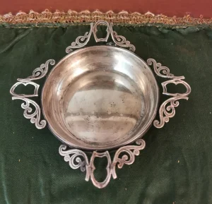 Stara posrebrena piksla-signirana