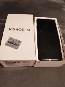 Honor 90 u perfektnom stanju