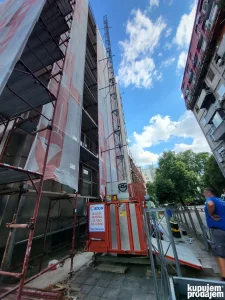 Gradjevinski lift za prevoz tereta i ljudi 500kg do 30m