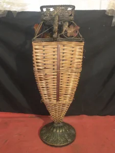 Stara vaza za cveće etno