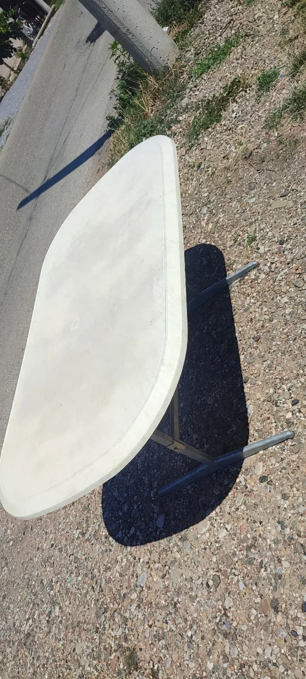 sto stratie za dvoriste i bastu 165x95x72cm.medijapan-metal