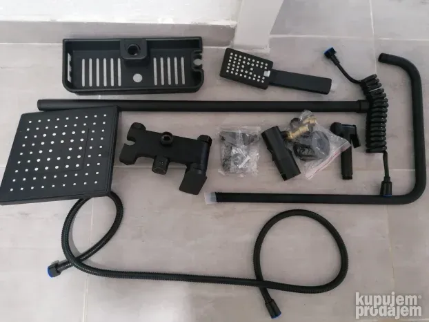 Usponski tus Crni Mat  sa slavinom Kocka NOVO