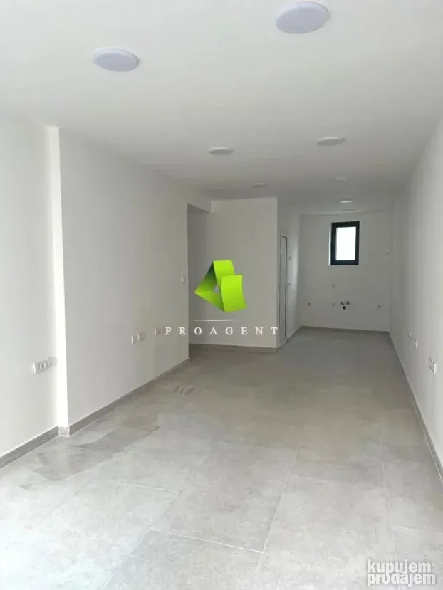 Renoviran poslovni prostor u centru