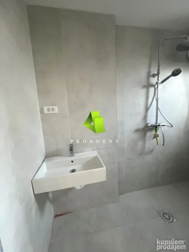 Renoviran poslovni prostor u centru