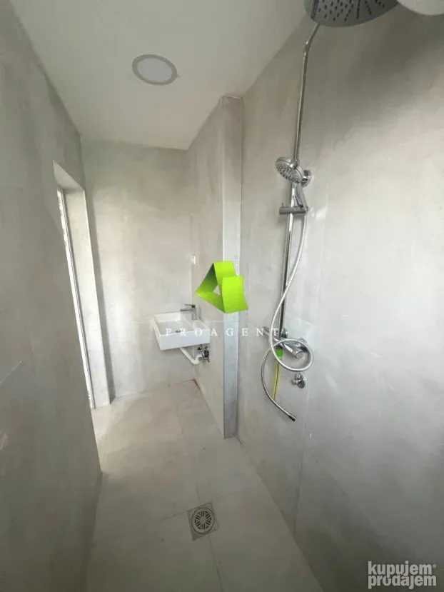 Renoviran poslovni prostor u centru