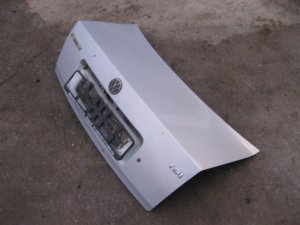 Pasat B5 limuzina poklopac gepeka i hauba dobro stanje