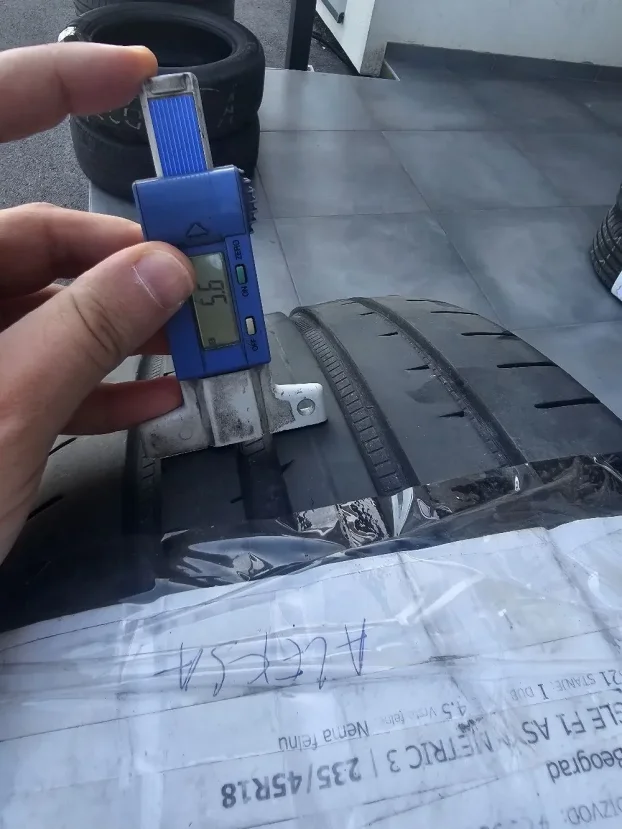 polovne letnje gume 235/45 r 18 goodyear 3kom