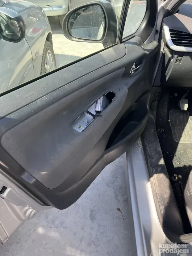 stranice za peugeot 207 - KupujemProdajem