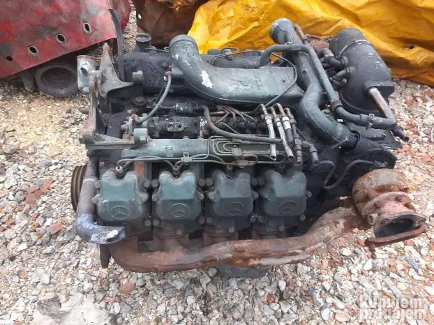 Mercedes motor v8 503ks