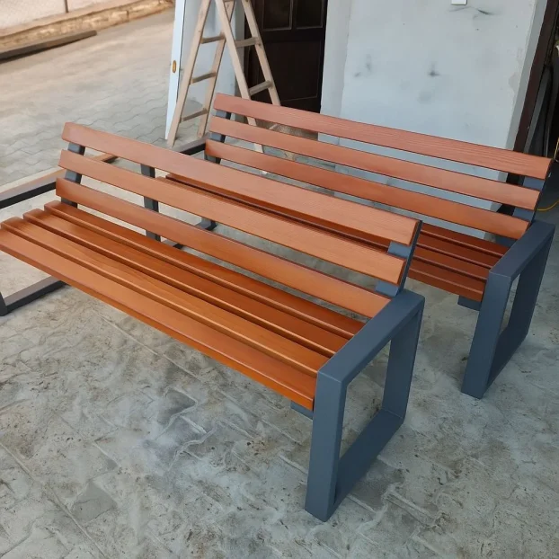 Klupa,Klupe Bastanske garniture za dvoriste,park,bastu..