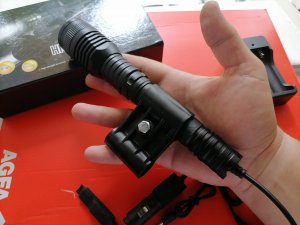 Lampa za lov XML T9 led 2022g