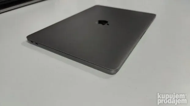 Macbook PRO 13 2017 Core i5 8gb 256ssd 2K retina