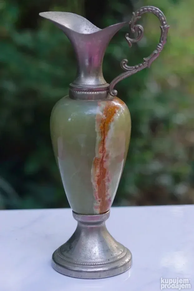 Masivna amfora vaza od poludragog kamena Oniks