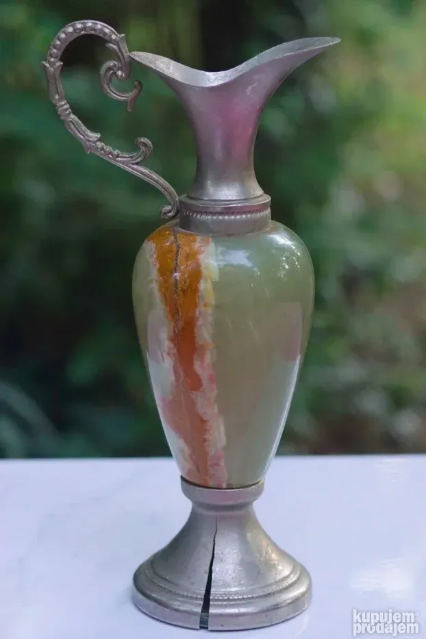 Masivna amfora vaza od poludragog kamena Oniks