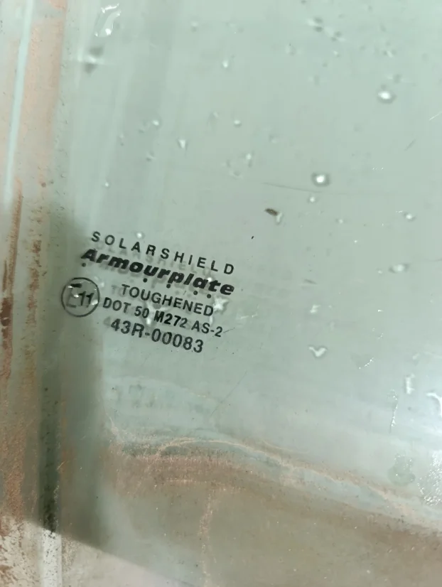 desno levo staklo prozor Laguna 2