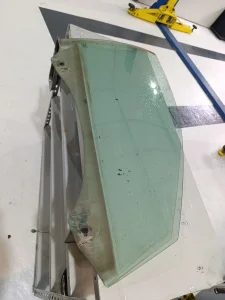 desno levo staklo prozor Laguna 2