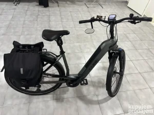 Cube Kathmandu PRO 625 čipovan,fabrički punjač,bisage