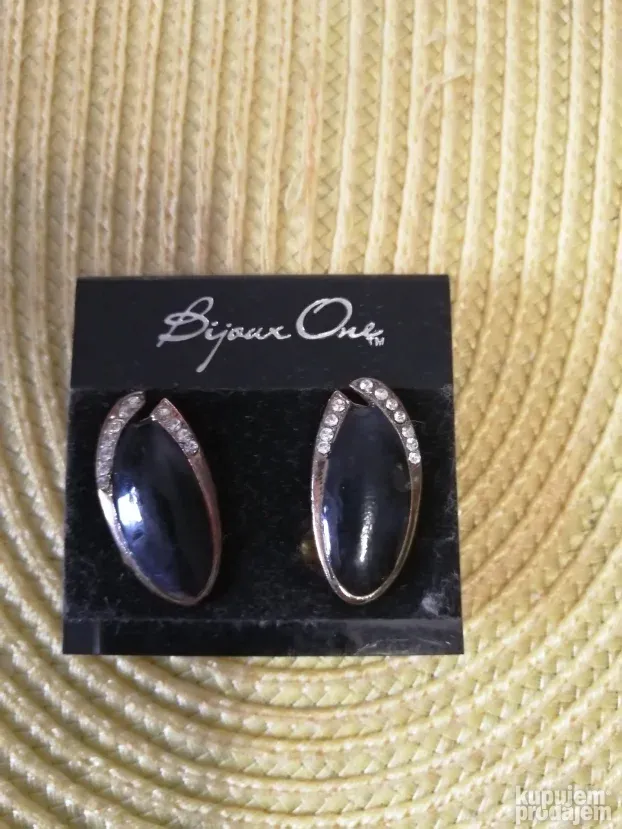 Crne lepljive minđuše sa cirkonima