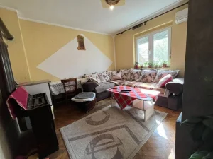 Sremska Kamenica,kuća,63m2