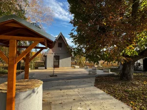 Imanje na 2 jutra zemlje Tisa, Bečej, Širi centar, 2.0 dvosobna, 34 m²