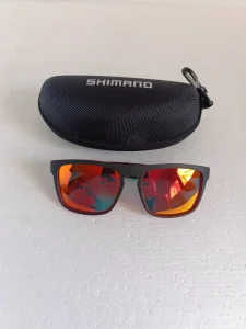 Shimano naočare, crvene sa futrolom