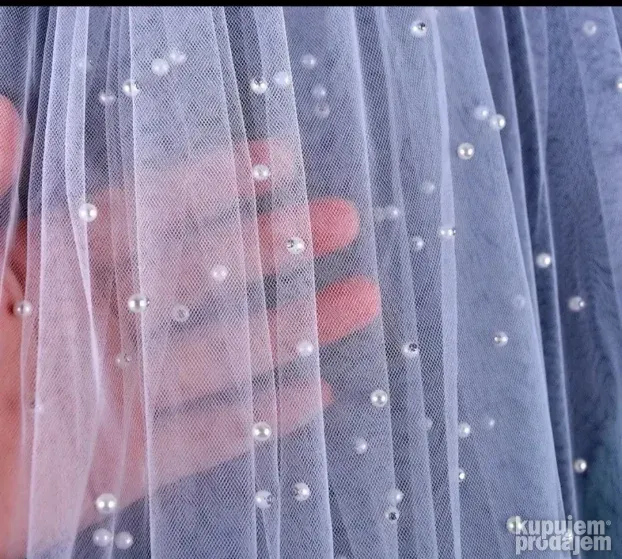 Veo beli Barokni za kosu 3 m - Nov, predivan