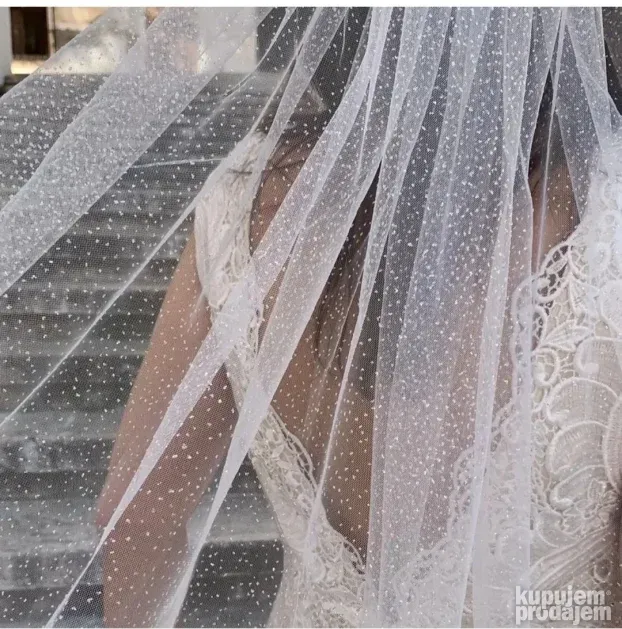 Veo beli Barokni za kosu 3 m - Nov, predivan