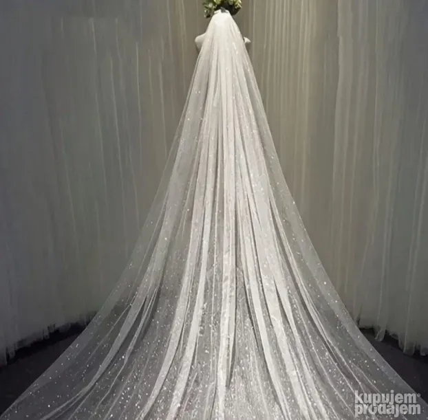 Veo beli Barokni za kosu 3 m - Nov, predivan