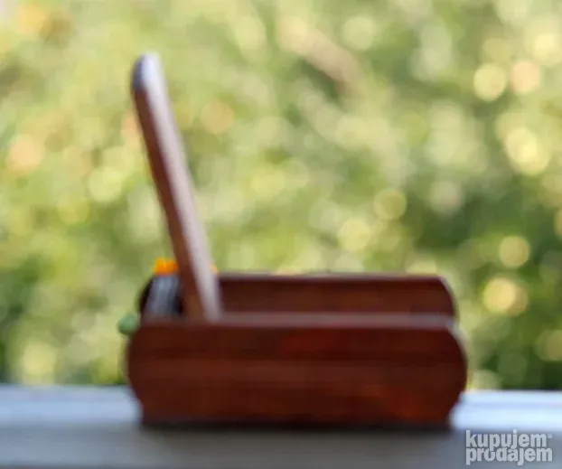 Vintage rezbarena drvena tabakera