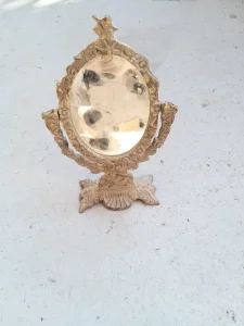 Staro stono ogledalo