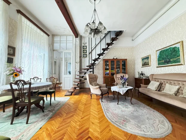 Lukijana Mušickog, Opština Novi Sad, 5+ petosobna, 285 m²