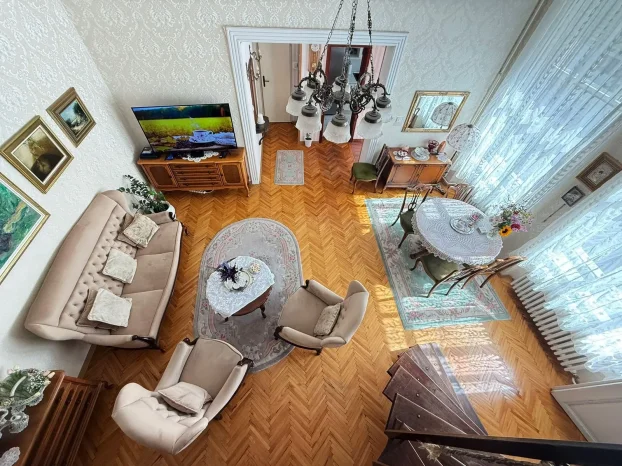 Lukijana Mušickog, Opština Novi Sad, 5+ petosobna, 285 m²