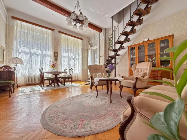 Lukijana Mušickog, Opština Novi Sad, 5+ petosobna, 285 m²