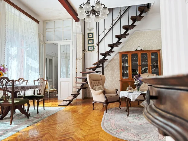 Lukijana Mušickog, Opština Novi Sad, 5+ petosobna, 285 m²