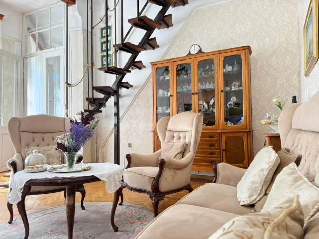 Lukijana Mušickog, Opština Novi Sad, 5+ petosobna, 285 m²