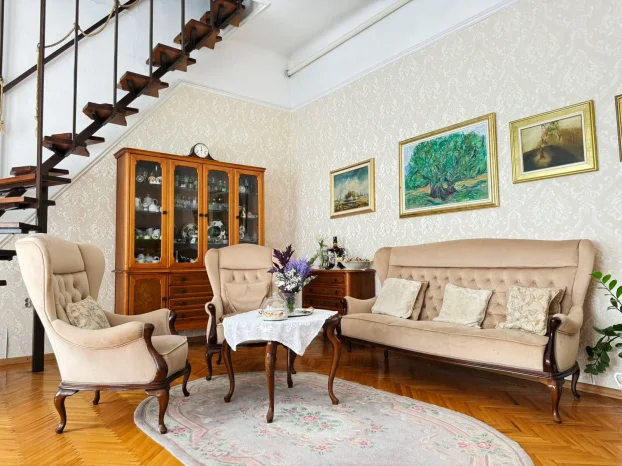 Lukijana Mušickog, Opština Novi Sad, 5+ petosobna, 285 m²