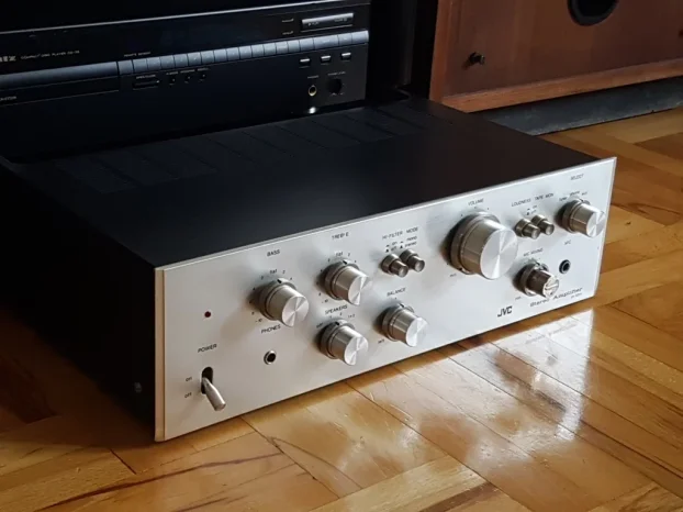 Ampli Hi-Fi Vintage JVC JA-S310 - Intégré, Argenté, Parfait état