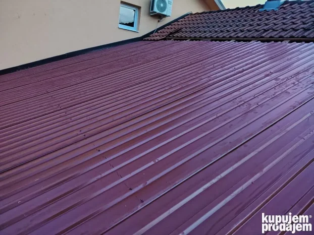 Pokrovan-zidni lim,crne cevi.