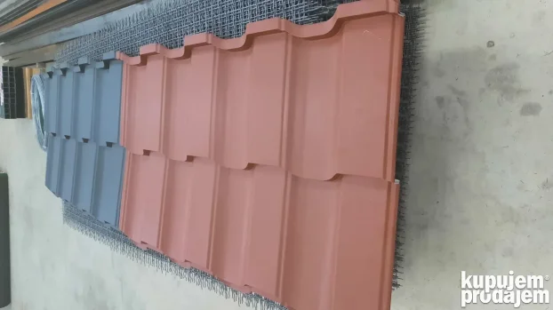 Pokrovan-zidni lim,crne cevi.