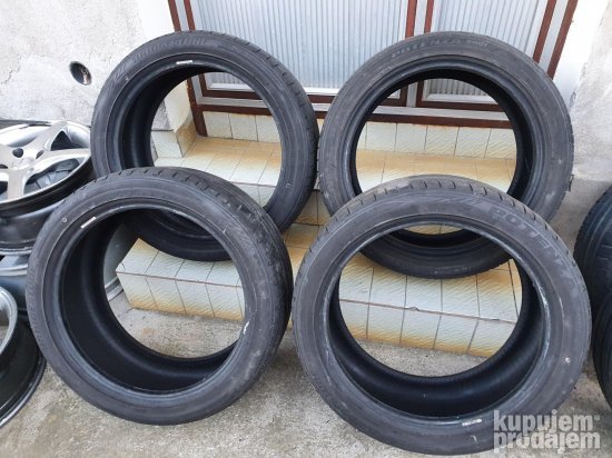 Dve dobre letnje gume 18 ke BRIDGESTONE 245-40/18 Dot 0218 s