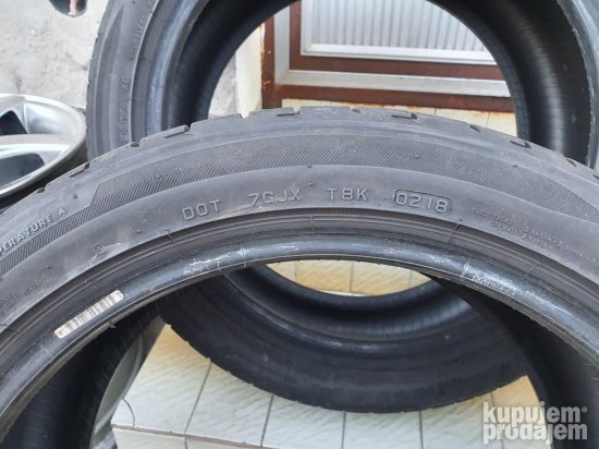 Dve dobre letnje gume 18 ke BRIDGESTONE 245-40/18 Dot 0218 s