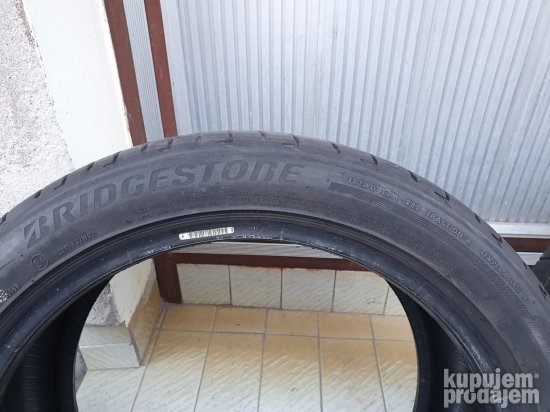Dve dobre letnje gume 18 ke BRIDGESTONE 245-40/18 Dot 0218 s