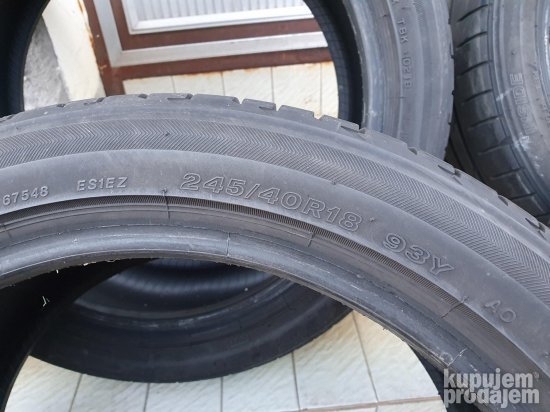 Dve dobre letnje gume 18 ke BRIDGESTONE 245-40/18 Dot 0218 s