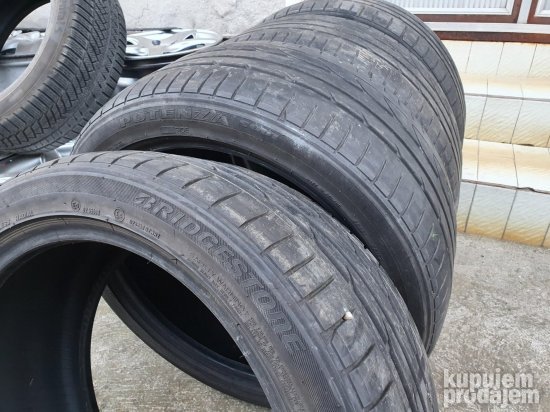 Dve dobre letnje gume 18 ke BRIDGESTONE 245-40/18 Dot 0218 s