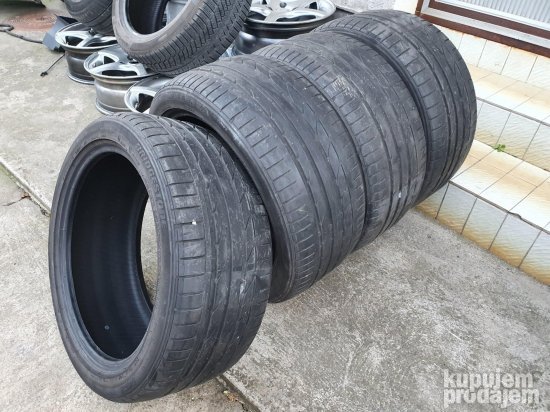 Dve dobre letnje gume 18 ke BRIDGESTONE 245-40/18 Dot 0218 s