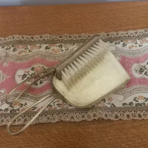 Pribor za čišćenje mrva