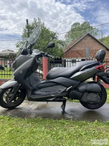 Yamaha XMAX 250