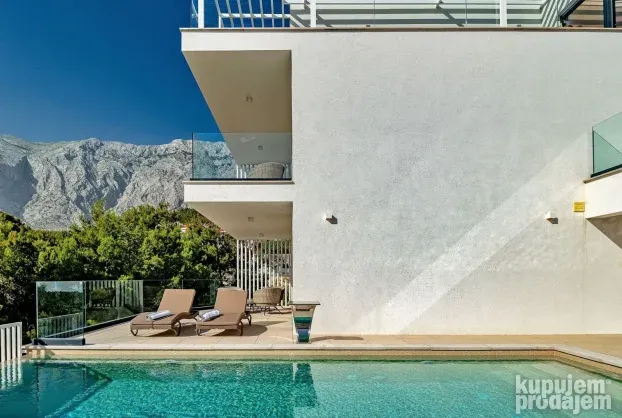 Vila sa bazenom Makarska
